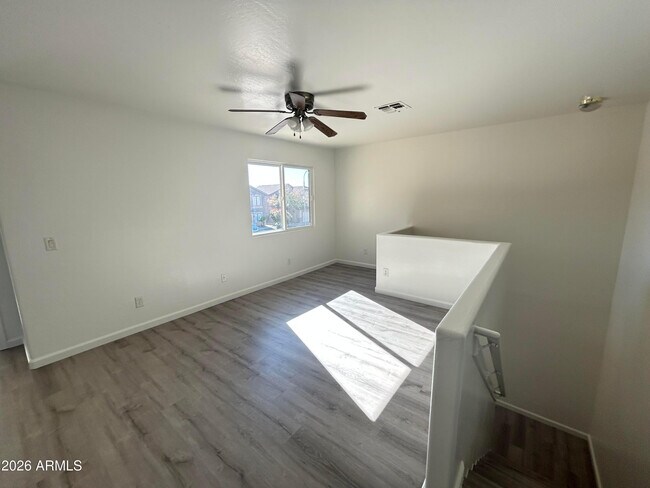 Building Photo - 10542 W Alvarado Rd
