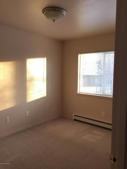 Left Bedroom - Winter - 320 E Victor Cir