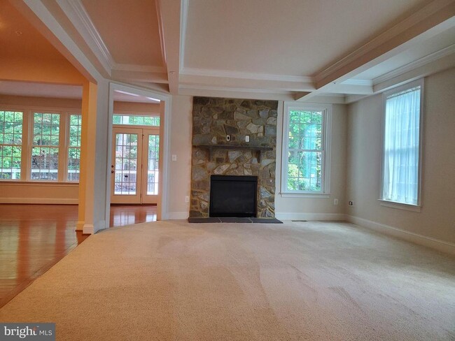 Building Photo - 411 Greenebaum Ln