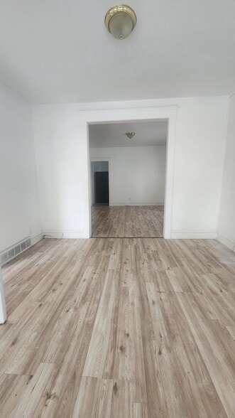 Primary Photo - 123 Maple Ave