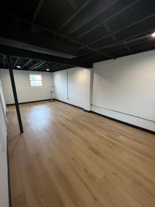 Building Photo - Charming 3 Bedroom Home with Finished Base...