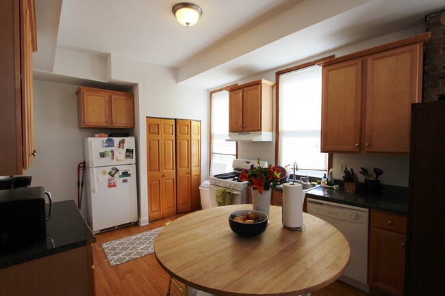 Interior Photo - 1432 N Paulina