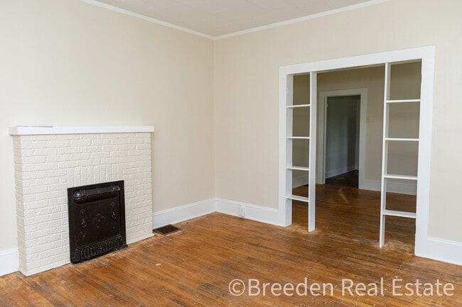 Building Photo - 427 N Green St
