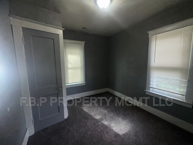 Building Photo - 3777 Elmhurst St