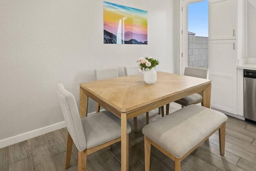 Building Photo - 6612 W Paradise Ln