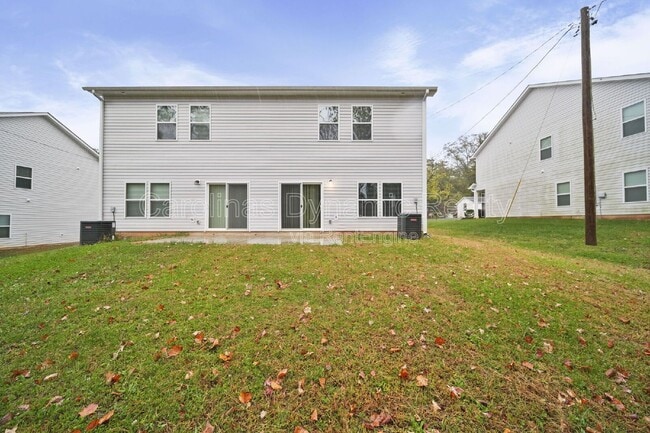 Building Photo - 711 Lackey St