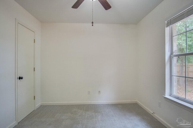 Building Photo - 8262 Pamplona St