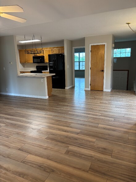 Building Photo - 4918 Stoneback Dr