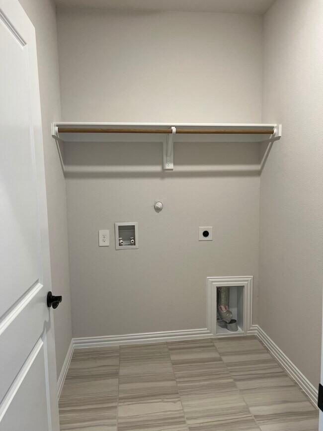 Building Photo - 3105 Rolling Hls Ln