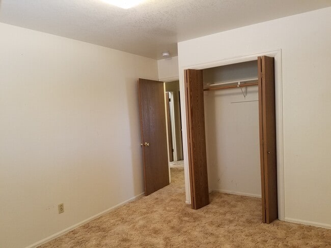 Building Photo - 2 bedroom 1 bath
