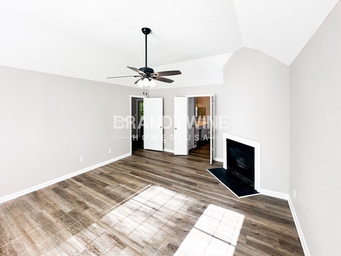 Building Photo - 12339 Lakeside Pkwy