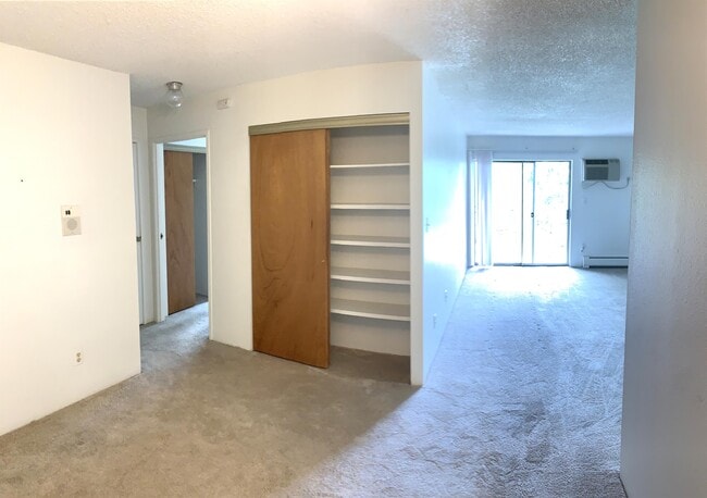 Building Photo - 1200 Golden Cir