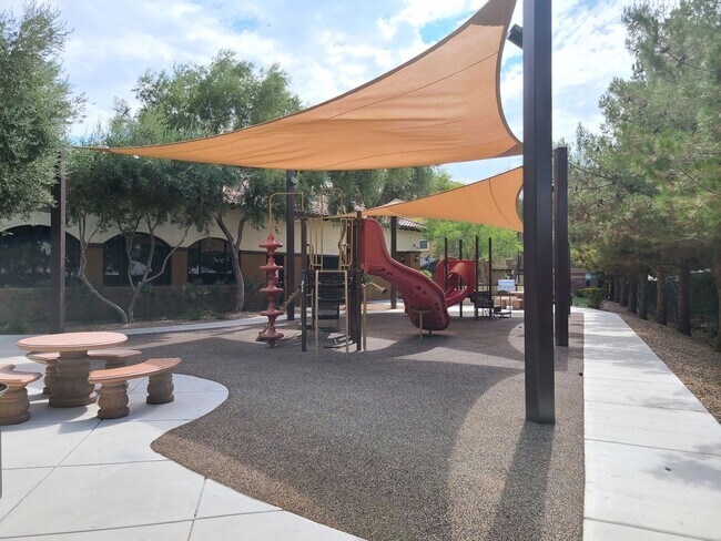 Building Photo - Fully Furnished 3 Bedrooms 2 Car Garage with Community Pool & Spa