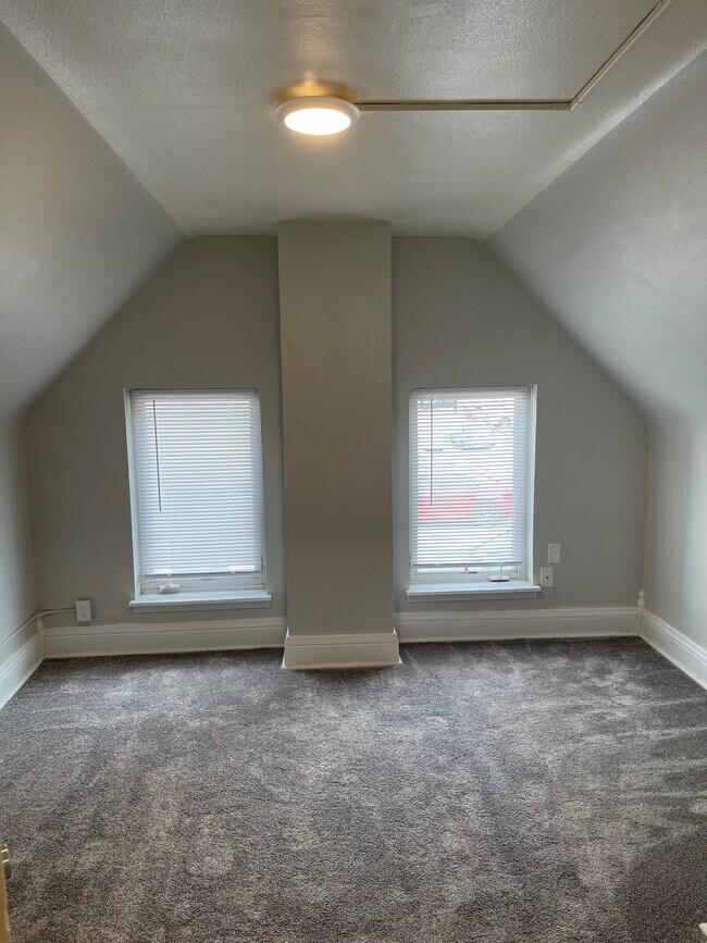 Building Photo - 510 Bowery St