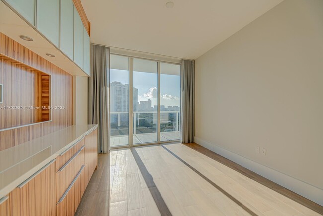 Building Photo - 4100 Island Blvd