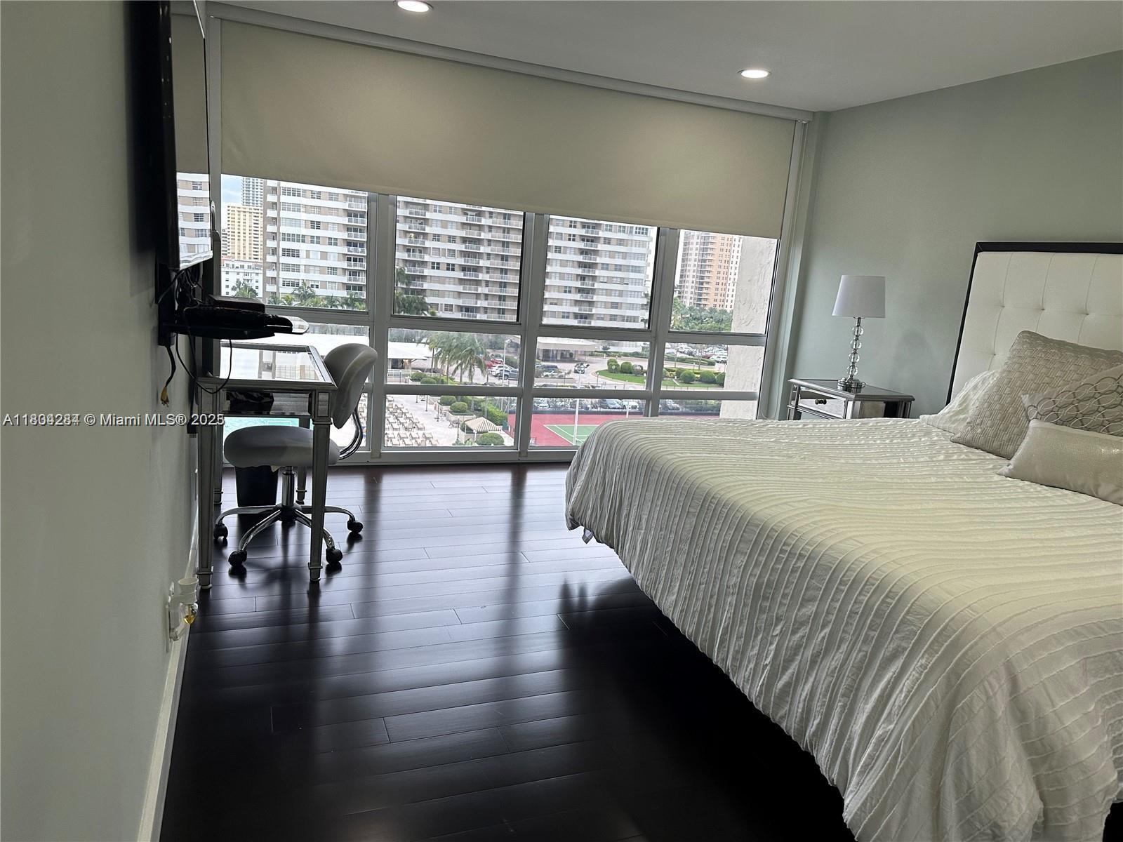 Building Photo - 2017 S Ocean Dr