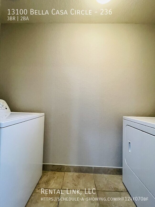 Building Photo - 13100 Bella Casa Cir