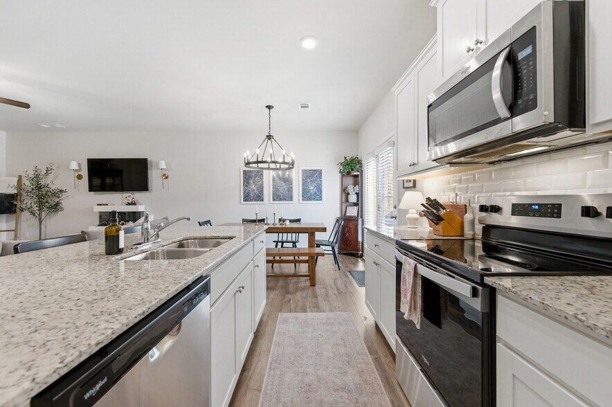 Building Photo - 503 Stoneybrook Dr