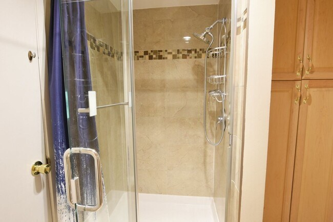 Building Photo - Beautifully Updated 5 Bedroom and 3 Bath Home in Desirable Blossom Valley Neighborhood!