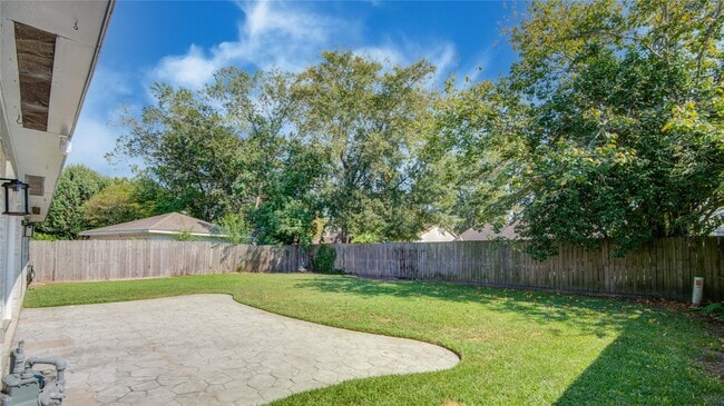 Building Photo - 966 Redway Ln
