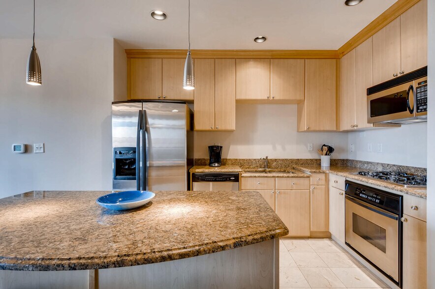 Building Photo - 1827 Grant St