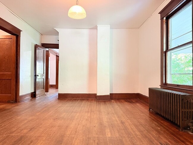 Building Photo - 303 E 6th St