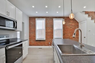 Building Photo - EAST FRANKLINTON ARTIST DISTRICT! SUNNY N...