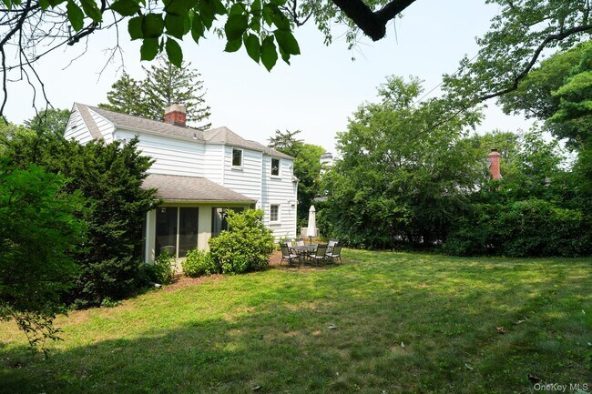 Building Photo - 10 Ridge Rd