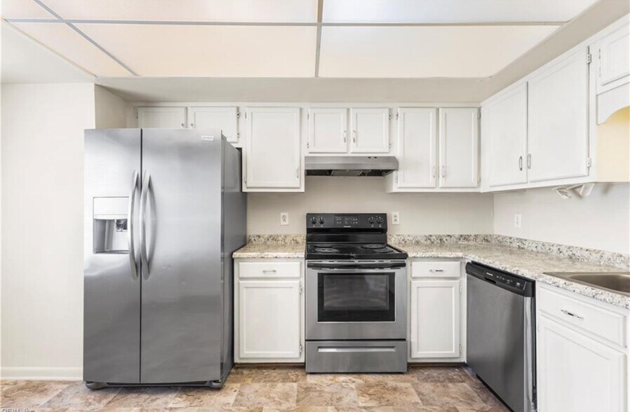 Building Photo - 900 Monarch Dr