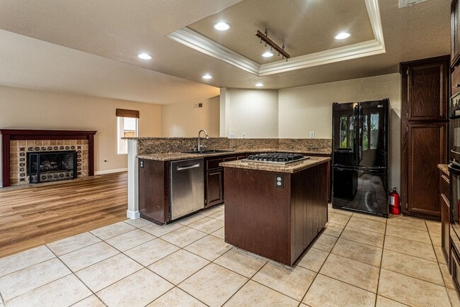 Building Photo - Beautiful & Spacious 4 bedroom home in Enc...