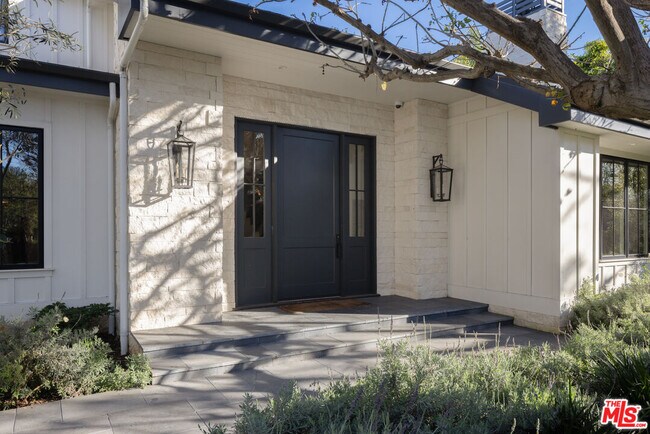 Building Photo - 550 Spoleto Dr