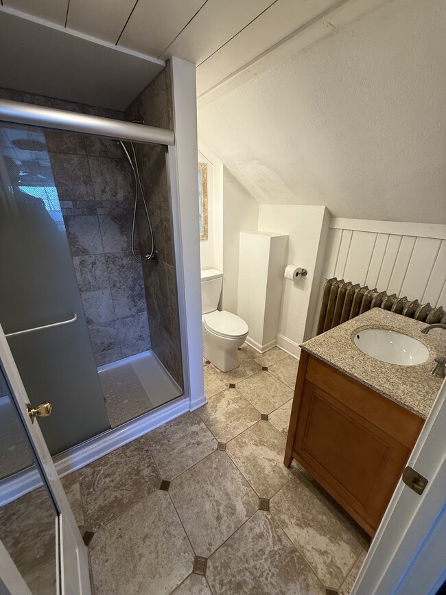 Building Photo - 815 S Lake Ave