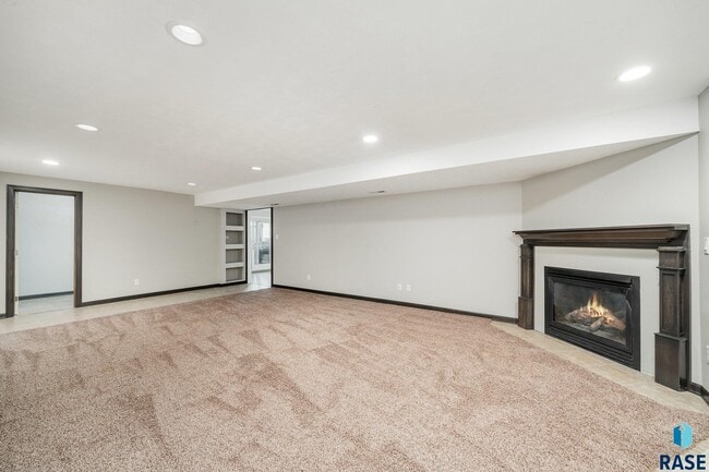 Building Photo - 2412 S Sheffield Cir