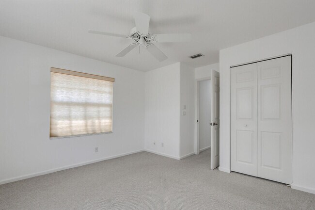 Building Photo - 479 Tequesta Dr