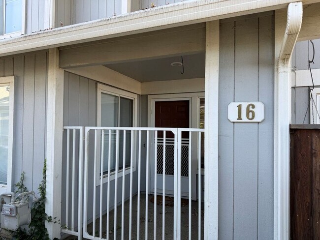 Building Photo - 315 N Cottonwood St