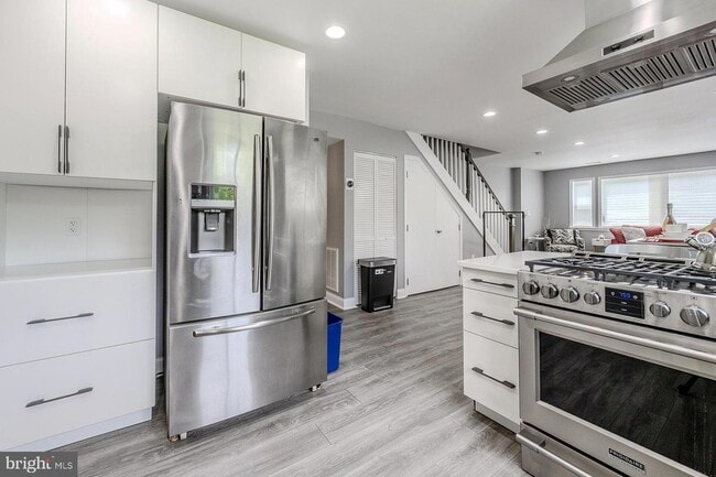 Building Photo - 5131 Chillum Pl NE