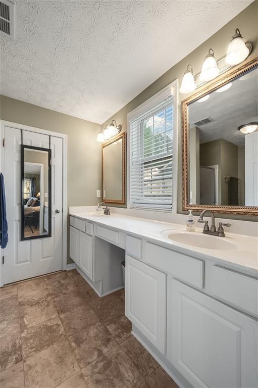 Building Photo - 2041 Greenhill Pass