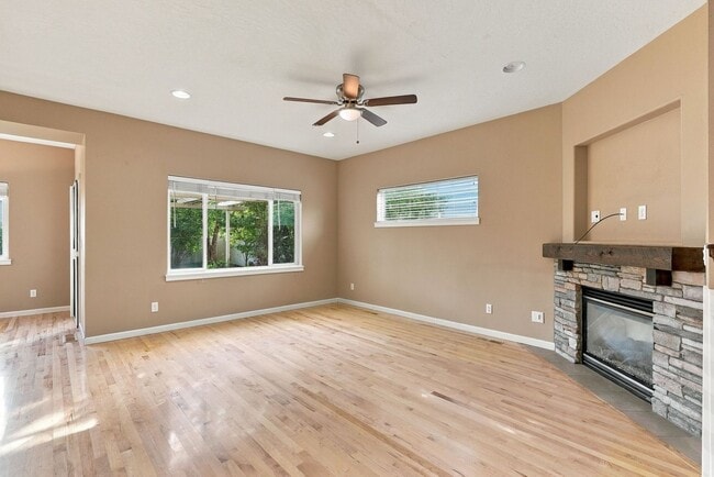 Building Photo - 1680 N Winchester Ct