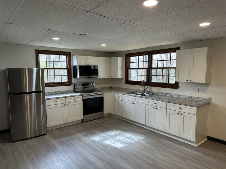 Building Photo - 1230 Stonewall Jackson Dr