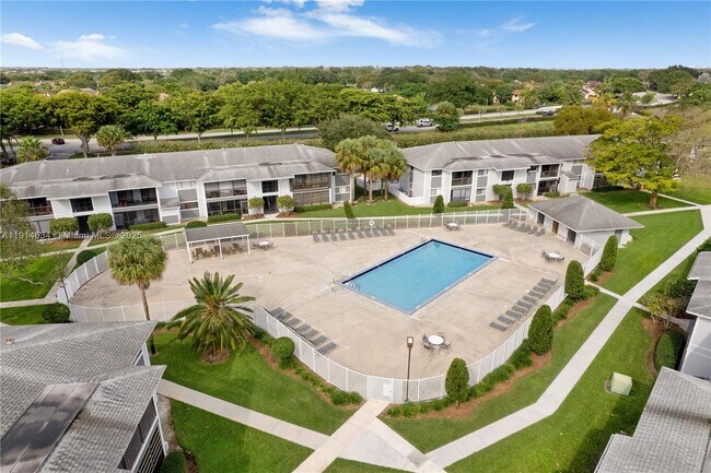 Building Photo - 9719 Hammocks Blvd