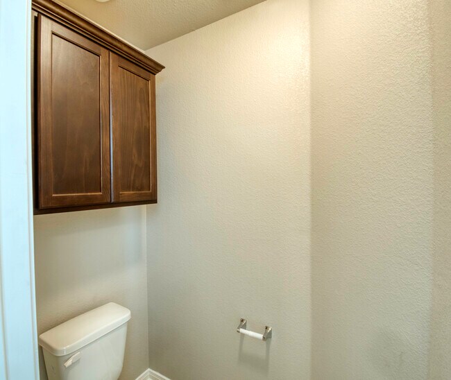 Building Photo - 1368 Kingsgate Dr