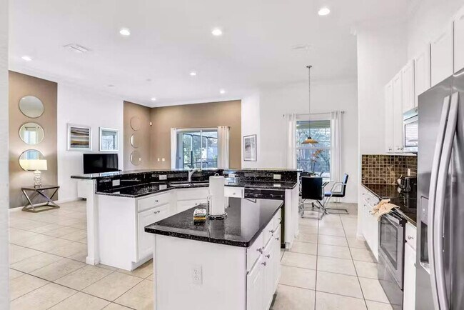 Building Photo - 4140 Oak Tree Dr