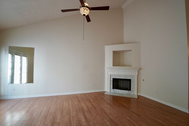 Building Photo - NICE One Level Nashville Area Home Near Lakes and Airport!