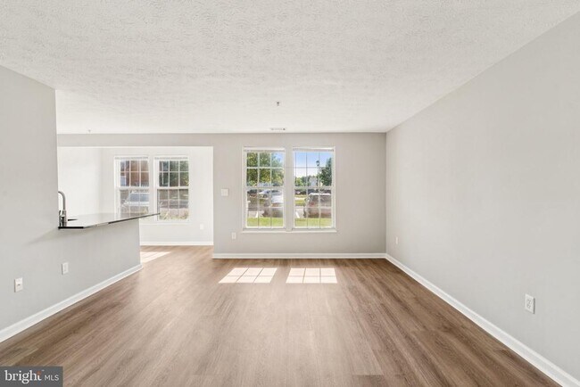 Building Photo - 699 Winding Stream Way