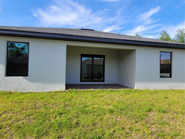 Building Photo - 11100 Vanessa Ave