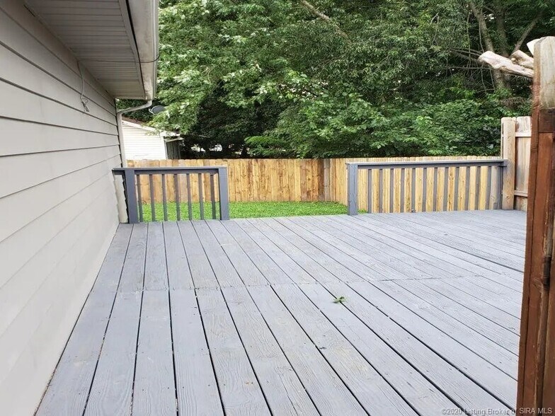 Building Photo - 504 Crestview Ct