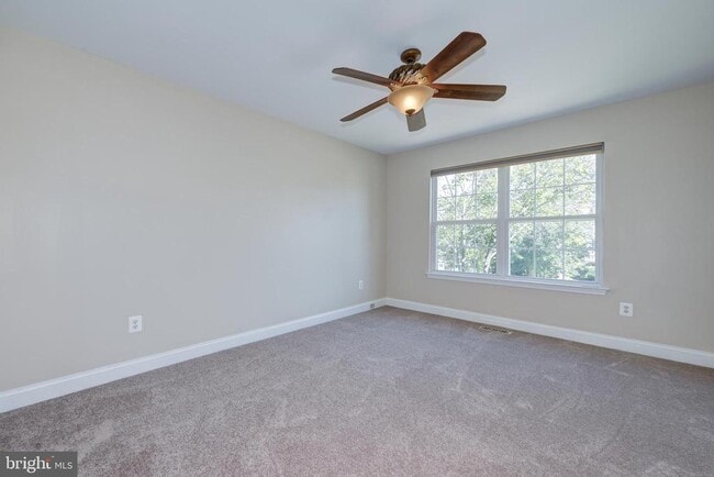 Building Photo - 33 Weaver Dr