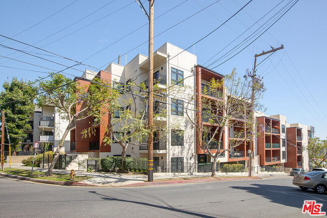 Building Photo - 8788 Shoreham Dr