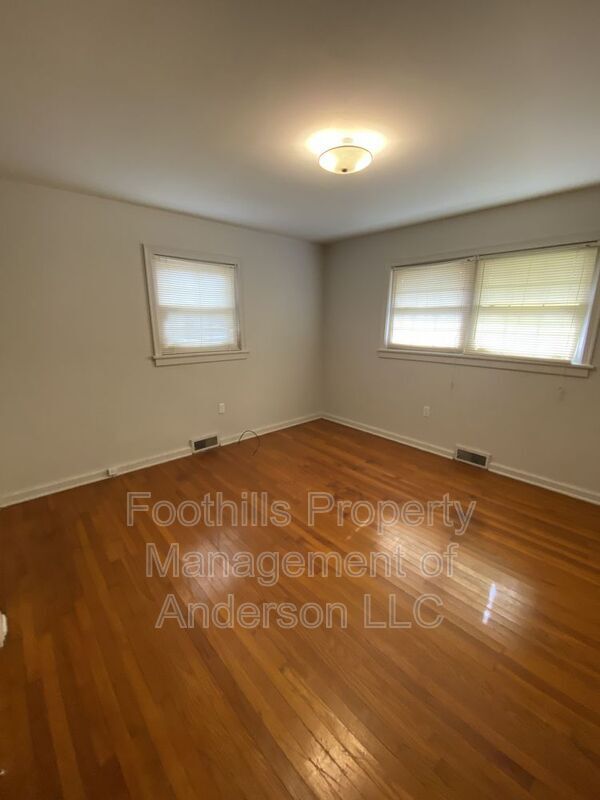 Building Photo - 401 Shannon Way