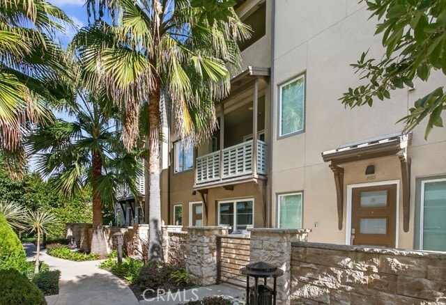 Building Photo - 985 Doheny Way